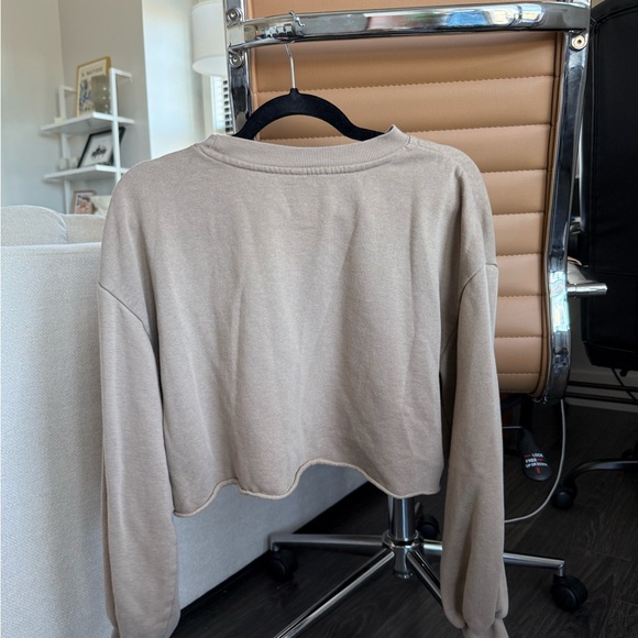 H&M Brown Women’s Cropped Sweatshirt - Picture 2 of 2
